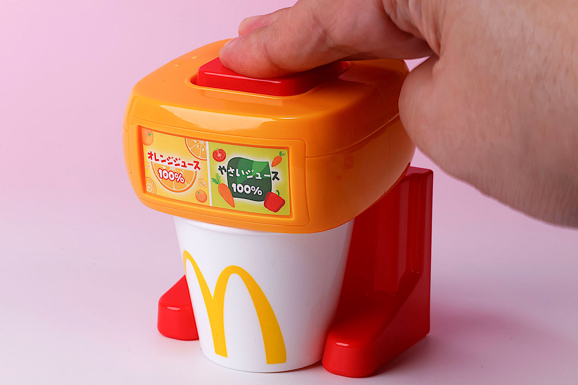 上からボタンを押すと……