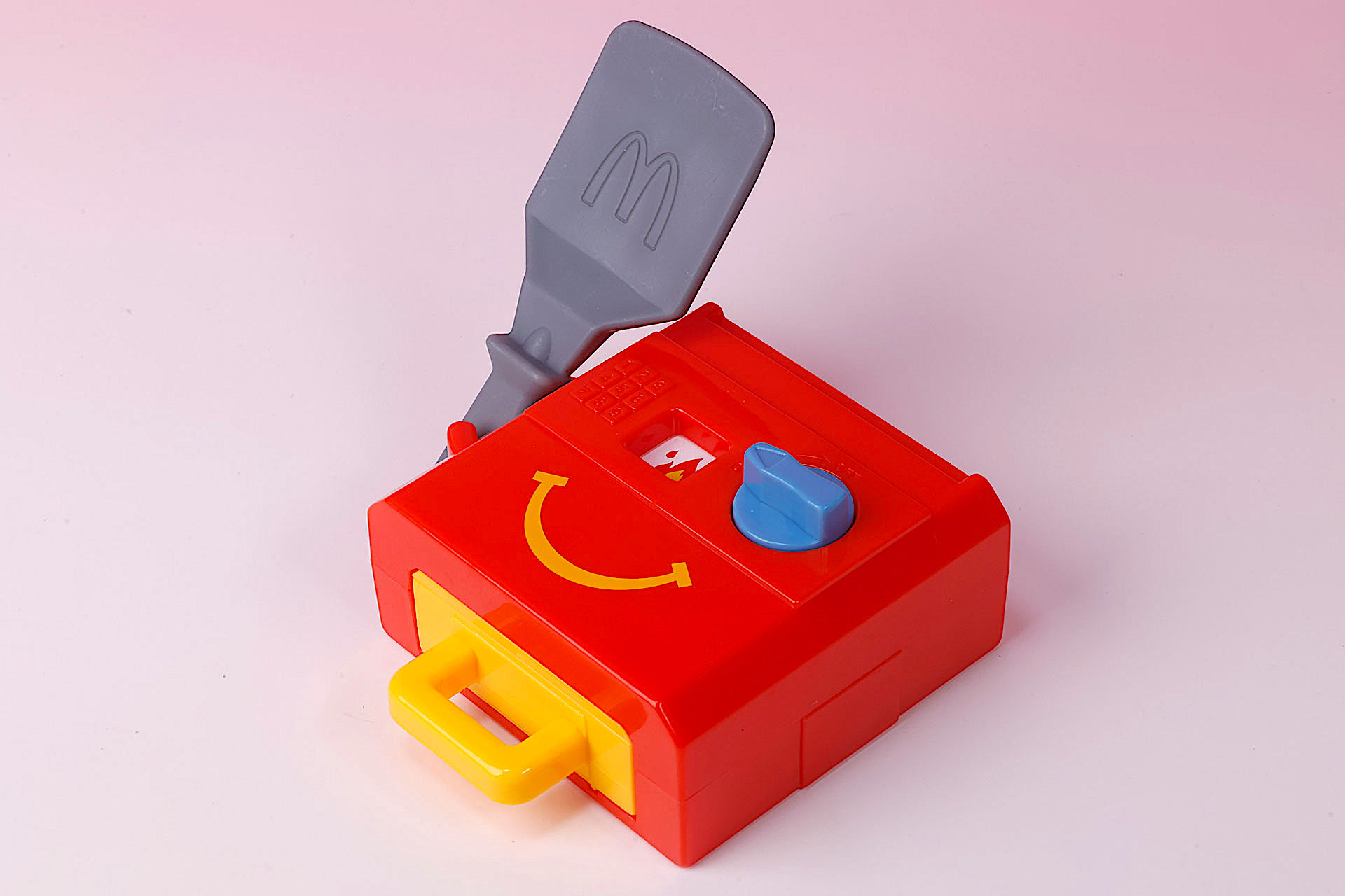 マクドナルドらしいポップな色合いだ