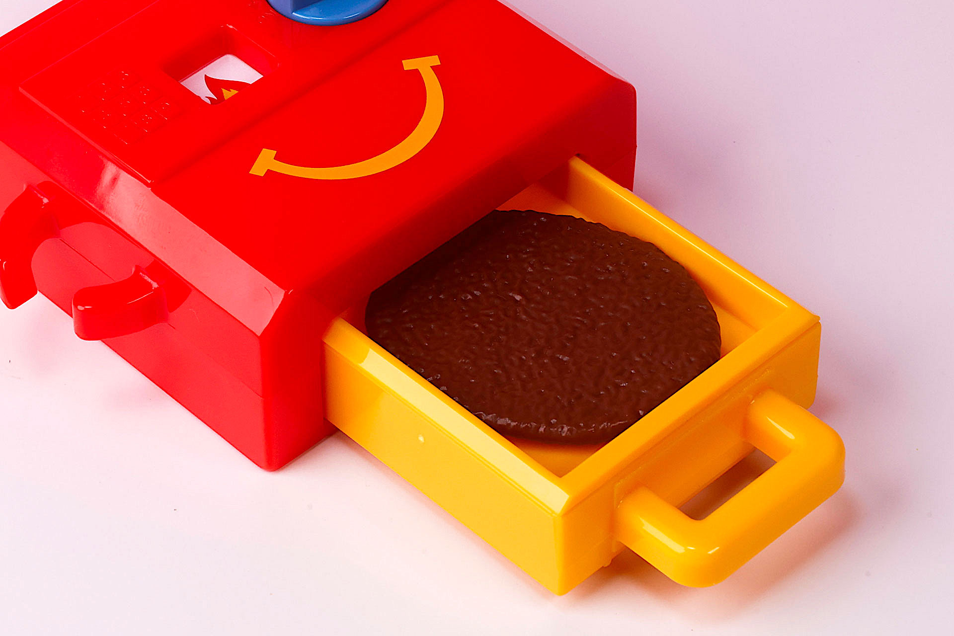 引き出しを開けて、焼けた後のパティをセットしておく