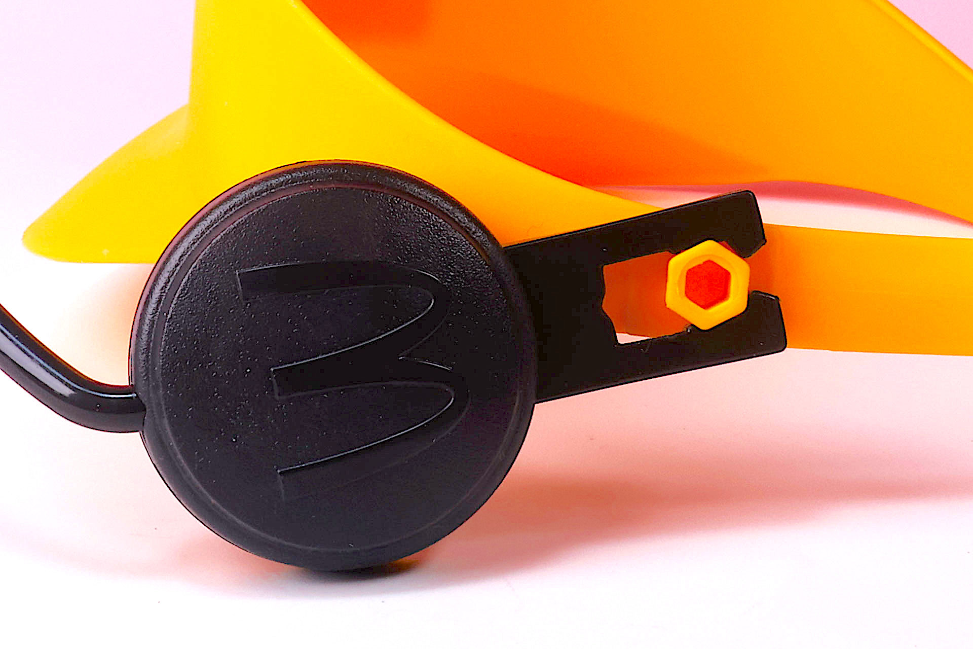 マイク部分は付けるポイントや角度なども調整できる