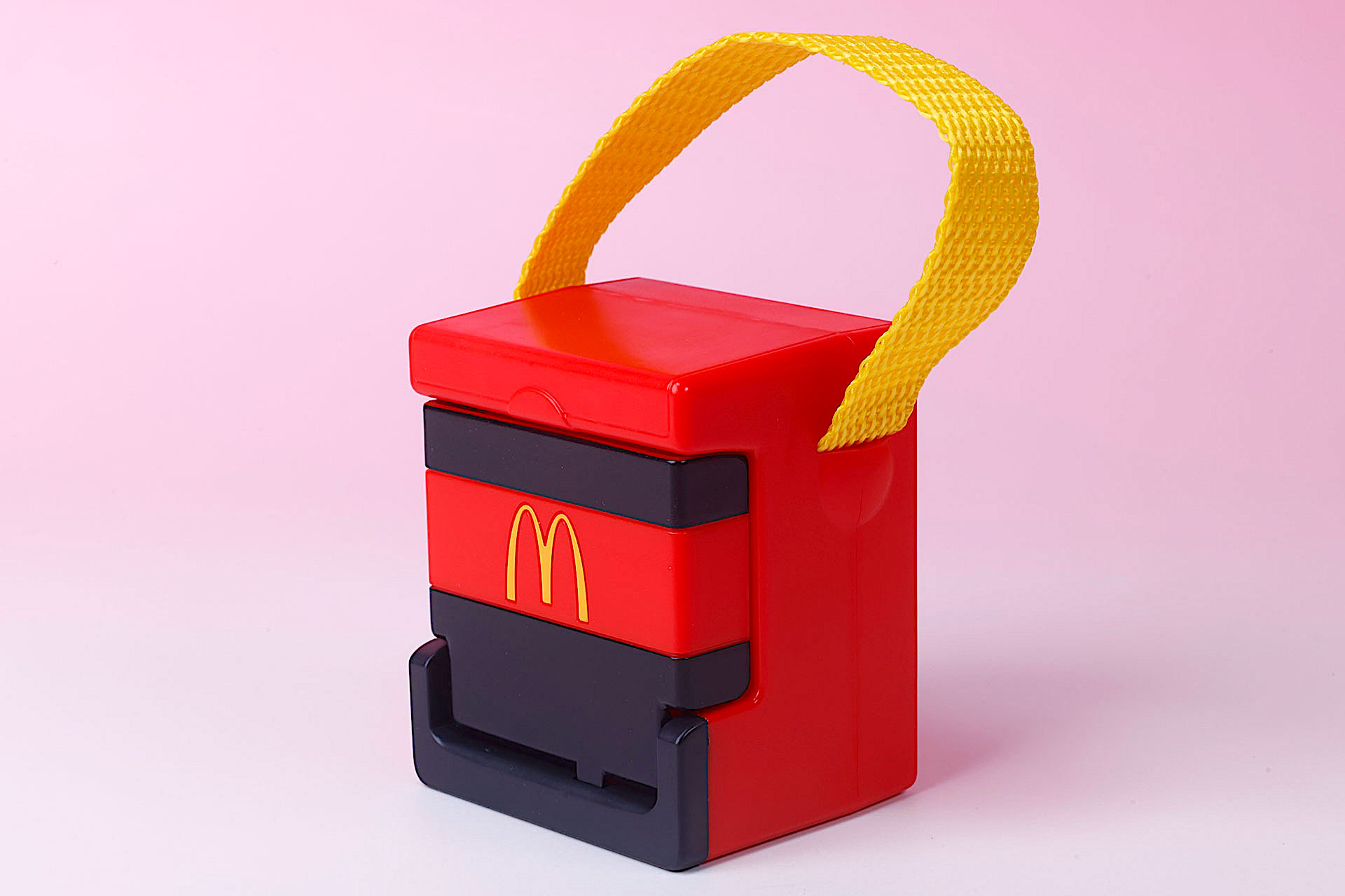 取っ手が付いているので持ち歩くこともできる