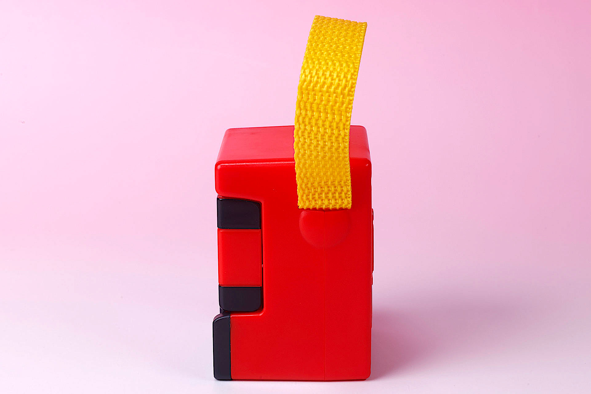 箱っぽい見た目だが、中に物を入れることはできない