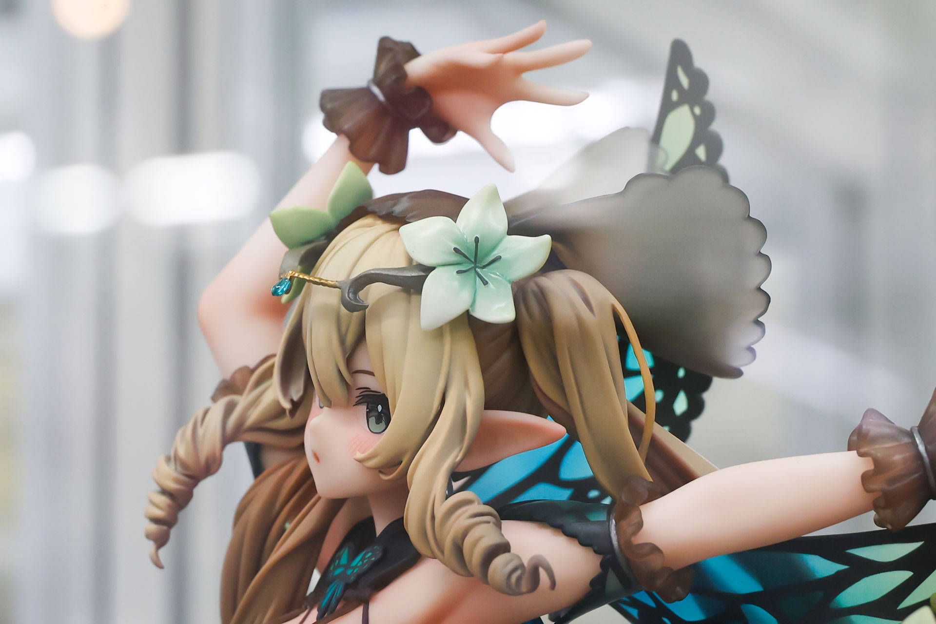 細かいアクセサリーがいろいろと取り付けられている