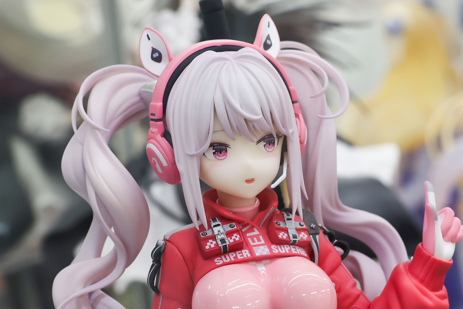 正面とは異なる表情が見えてくる