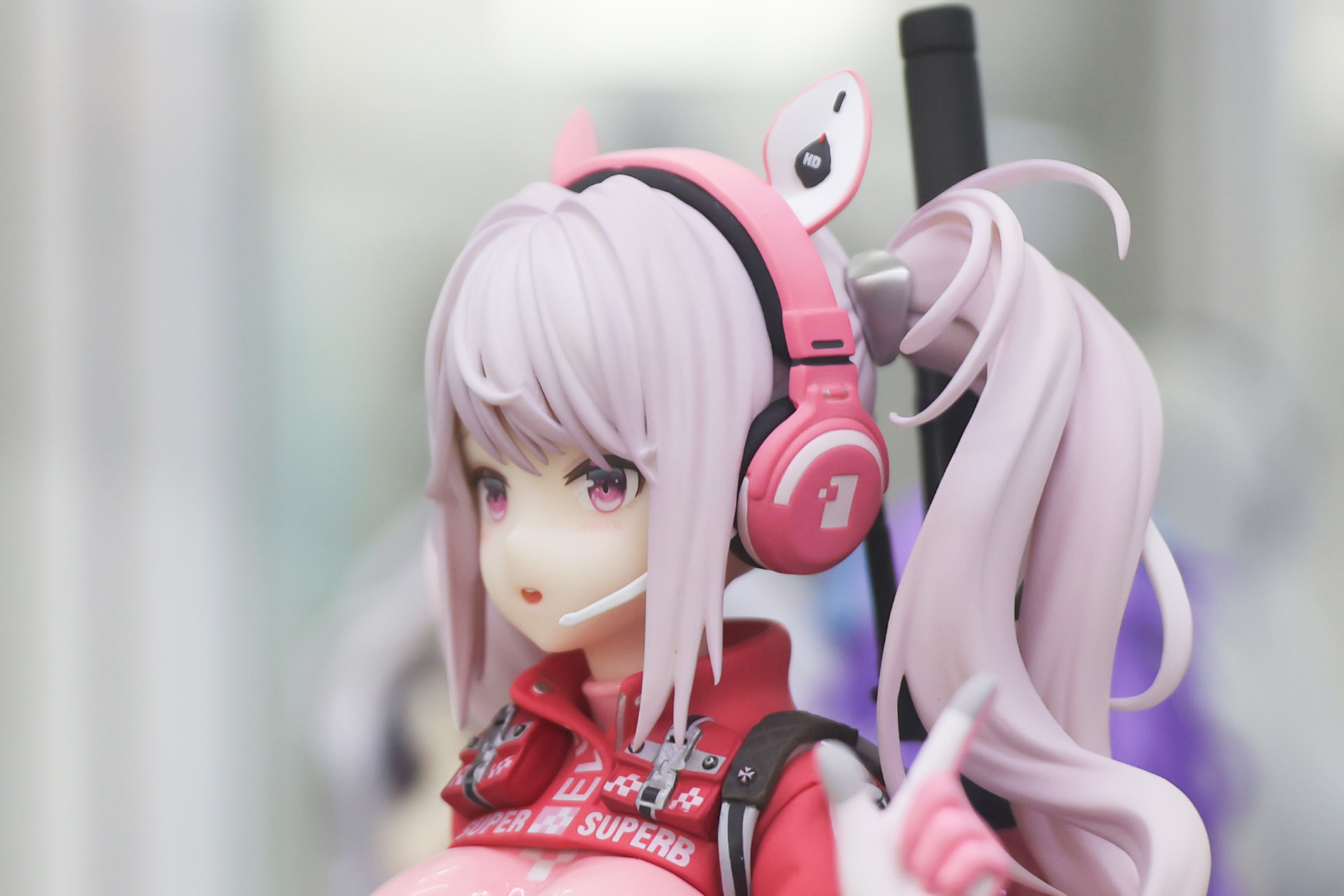 アクセサリー類も凝った作りだ