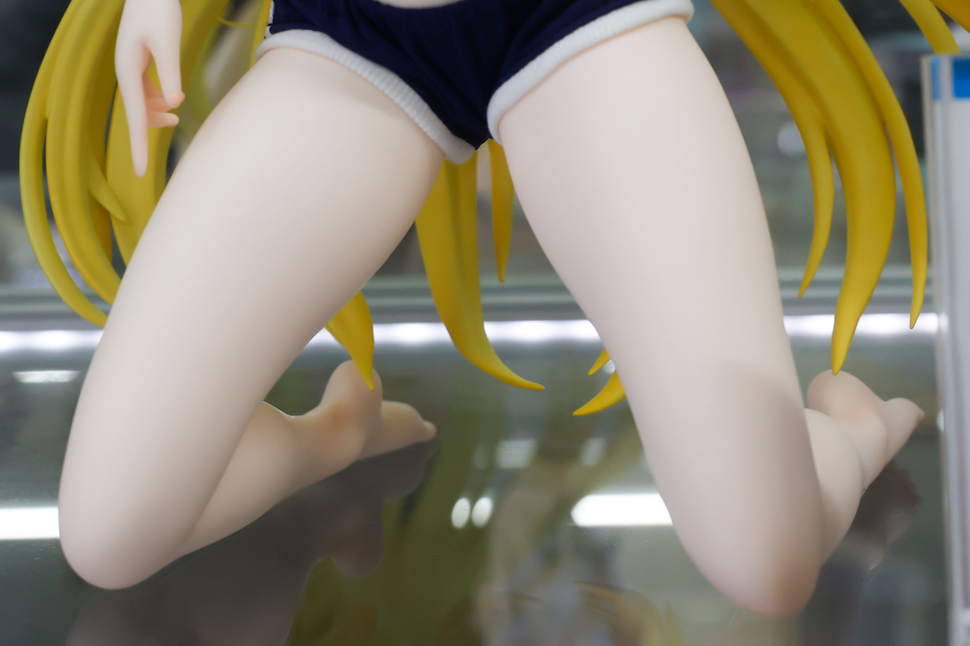 膝を立てているポーズでバランスが取られている