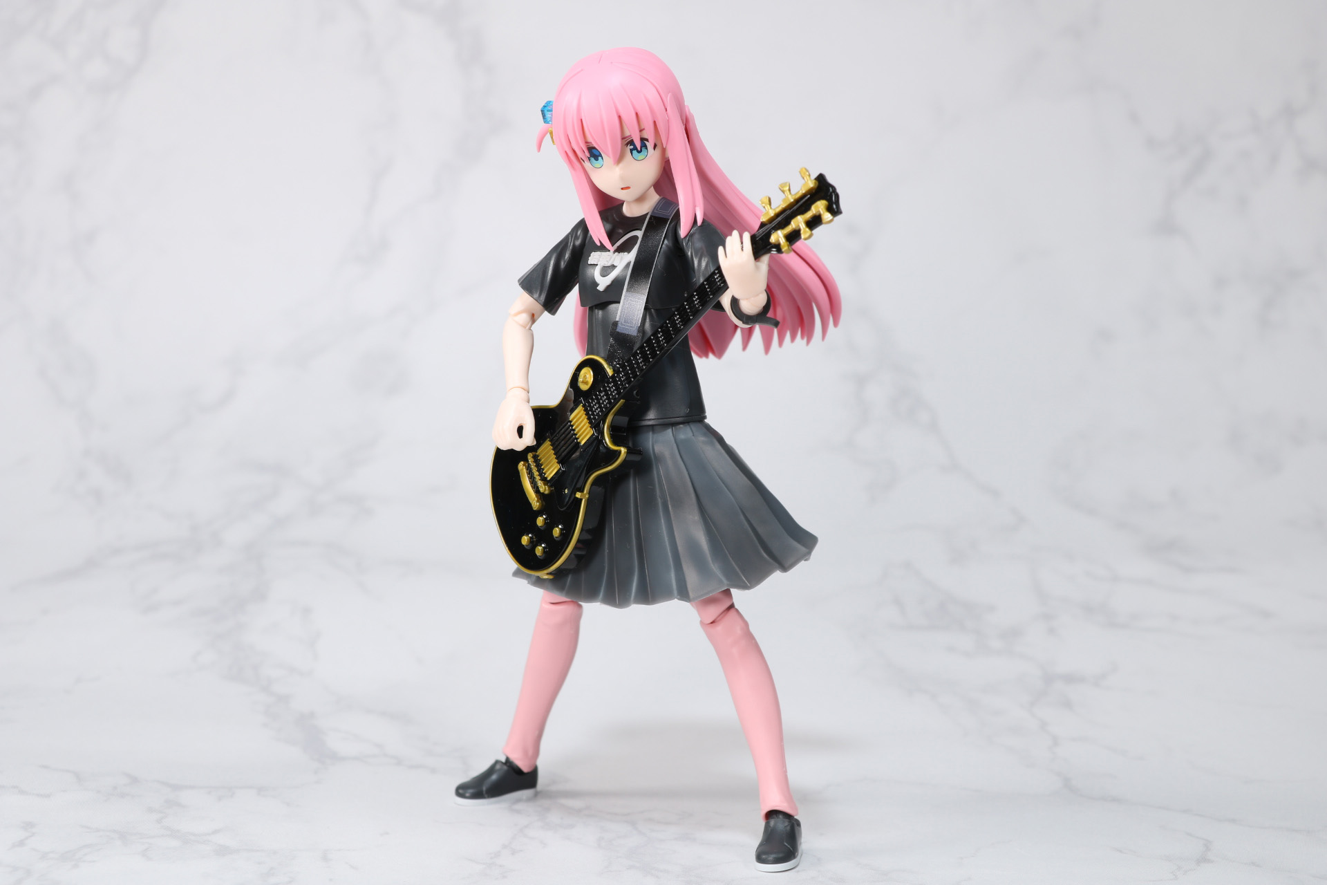 動きのある演奏シーンもスカートパーツを合わせて表現できる