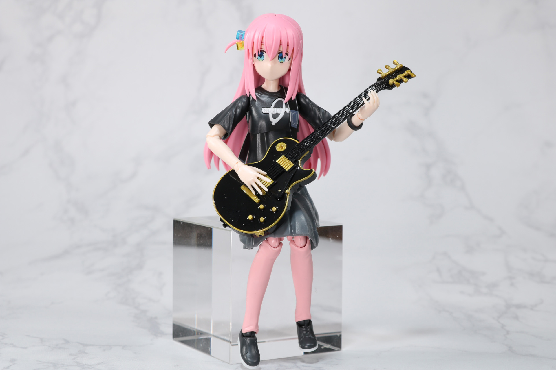 腹部と足パーツを変えることで座った姿勢もできる