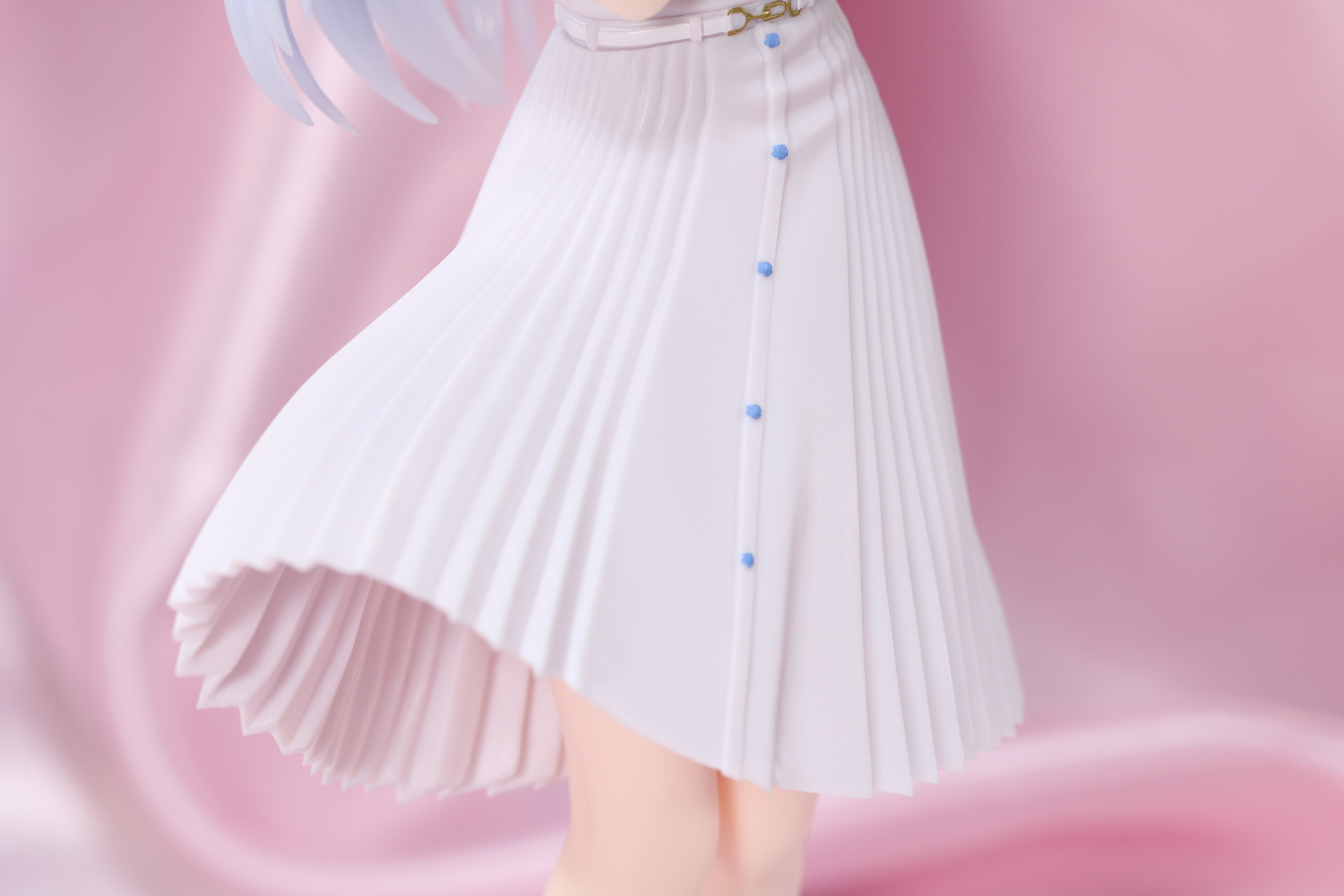 スカートの動きのある造形