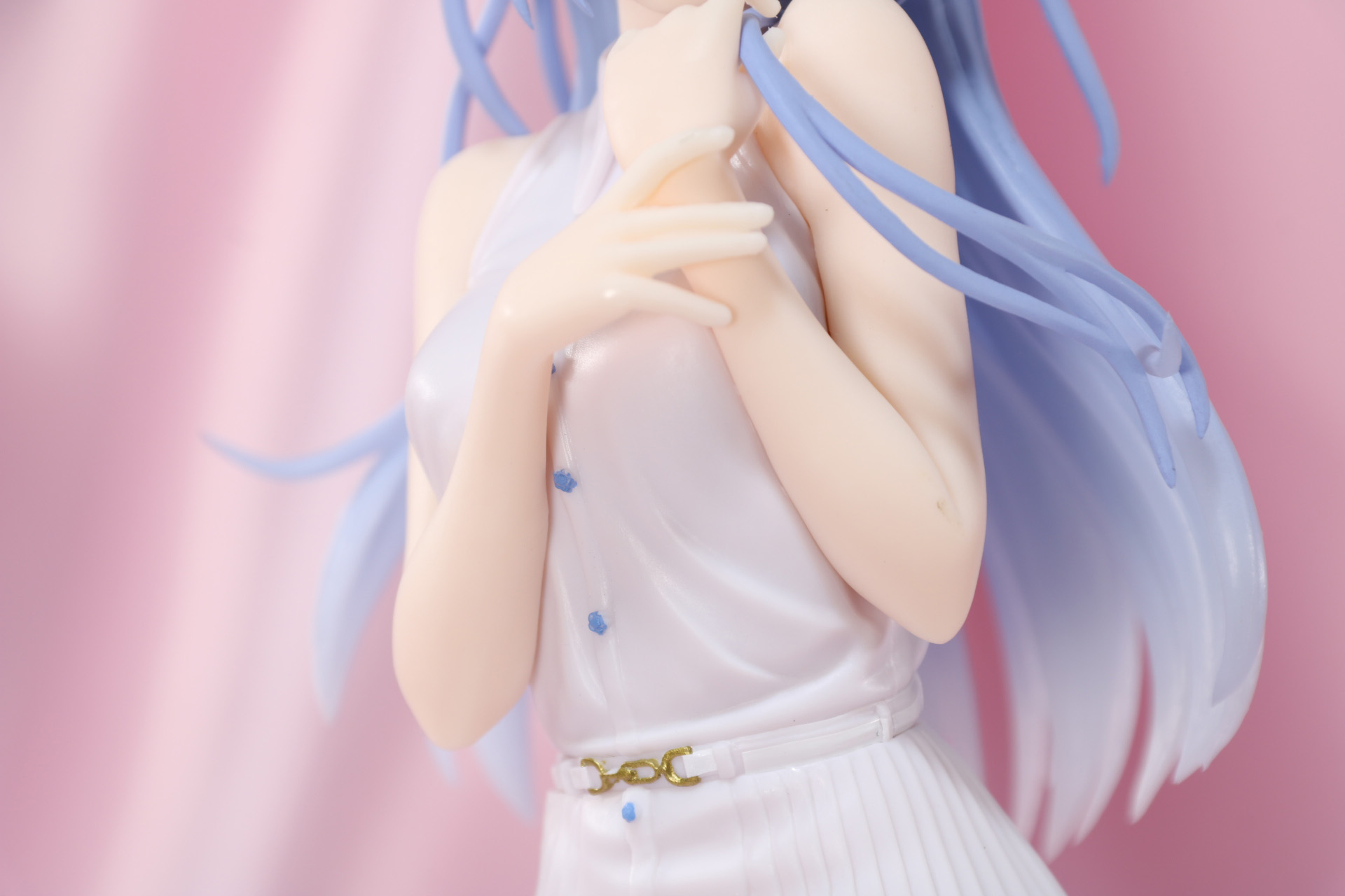 ボタンやベルトの細かい部分もしっかり造形されている