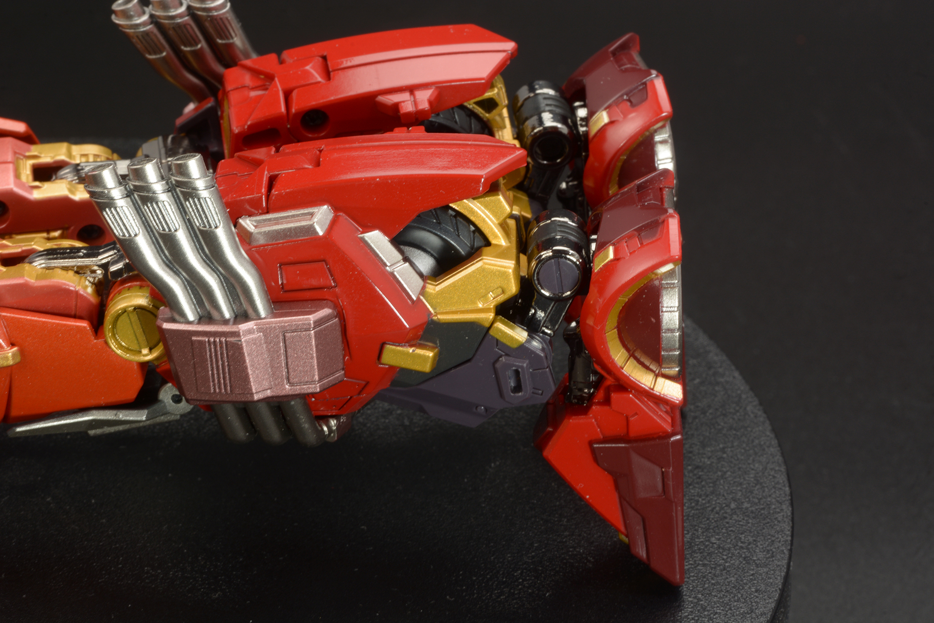 足首分のアームを折りたたんだら、足の変形は完了だ