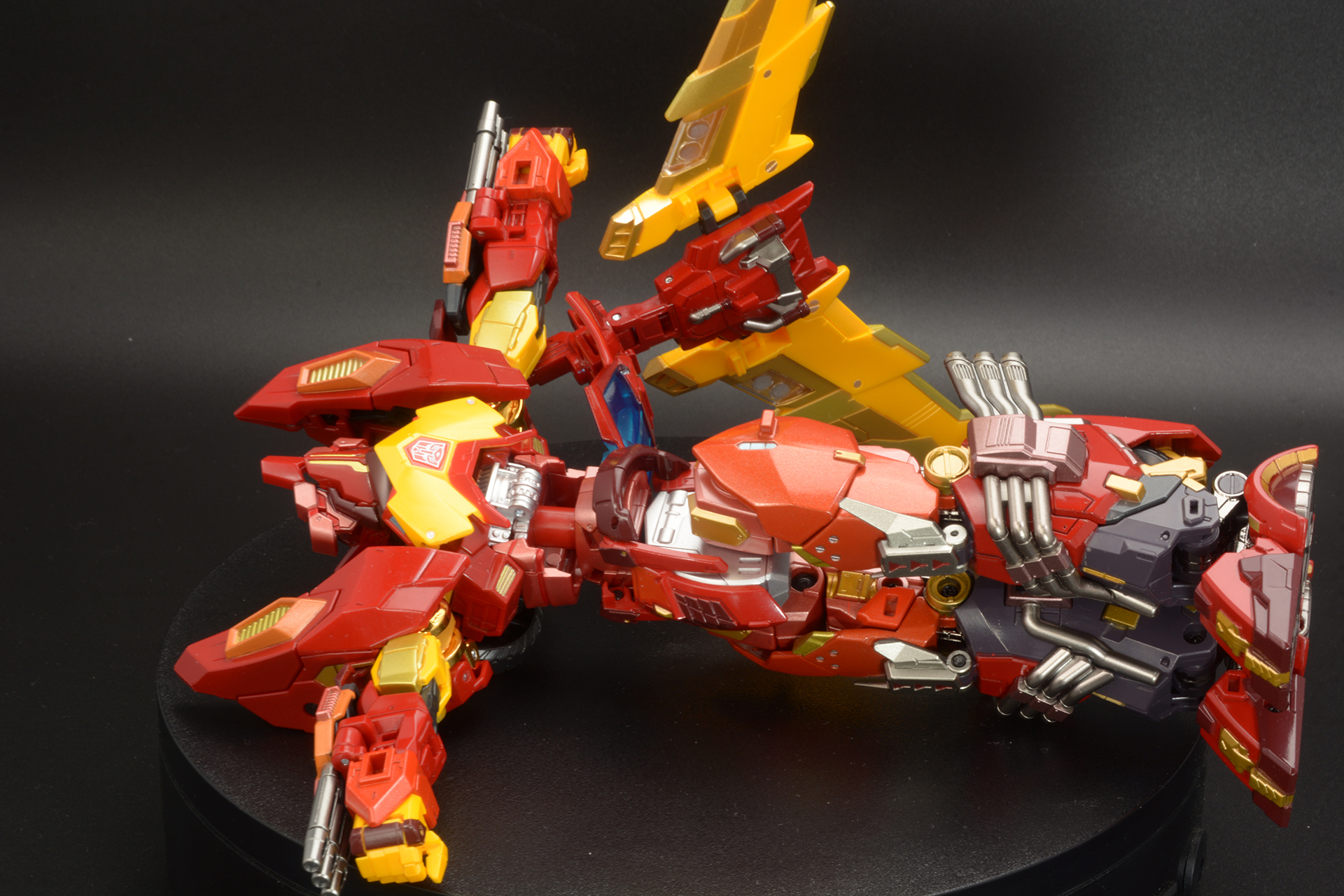 上半身の回転。画像は撮影しやすいように上半身を固定し、下半身を回転させている