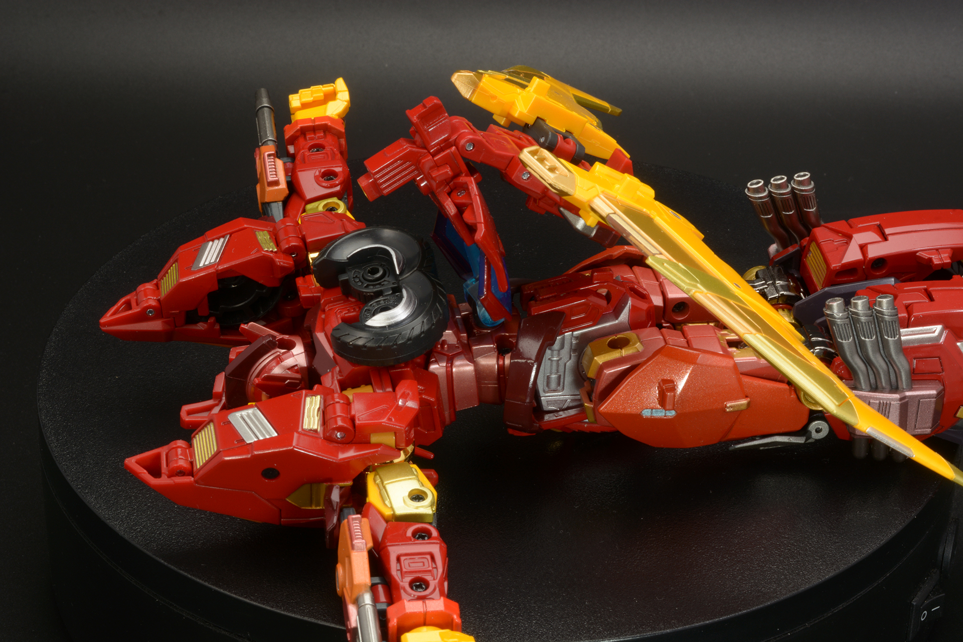 バックパックと背面が同一面に。バックパックの基部を背中に接続する