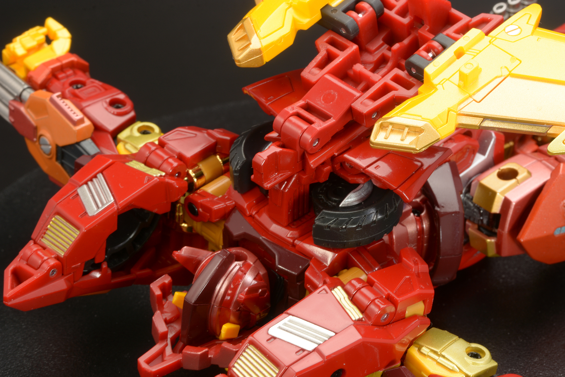 バックパックと背面が同一面に。バックパックの基部を背中に接続する