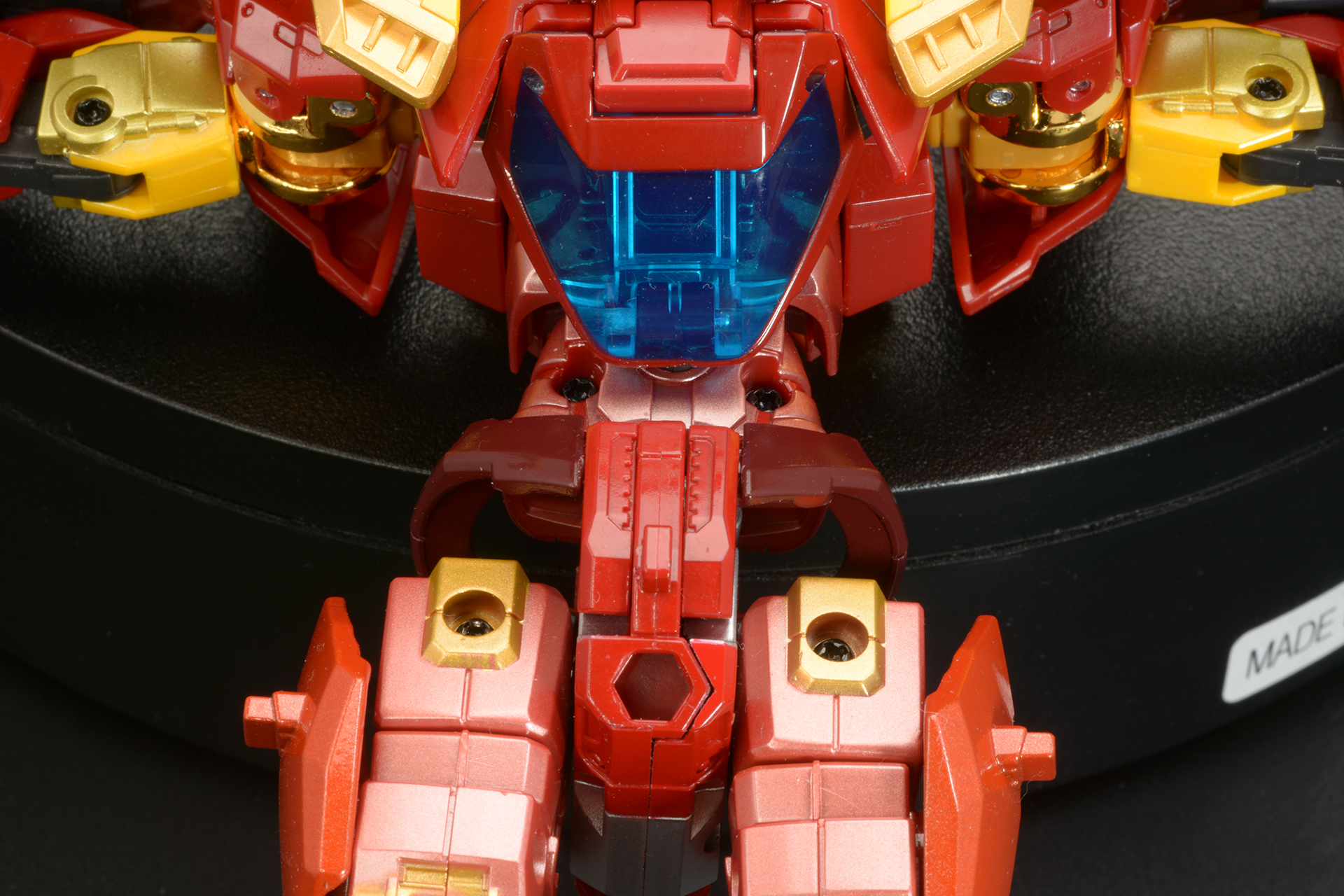 腰パーツを下にスライドさせる