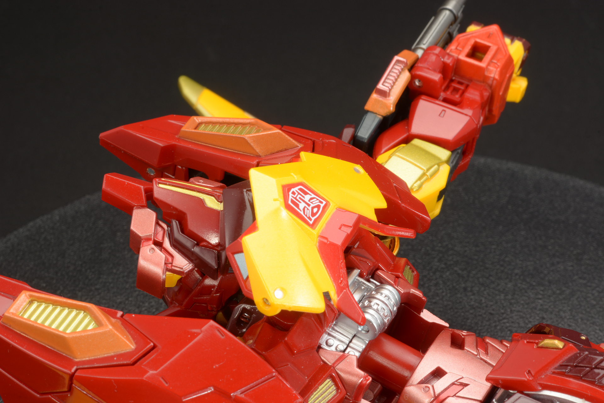 支柱を支点に胸パーツを回転