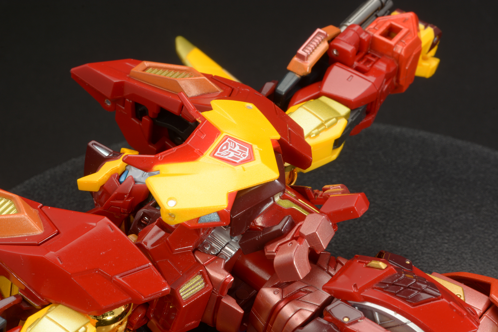 支柱を支点に胸パーツを回転