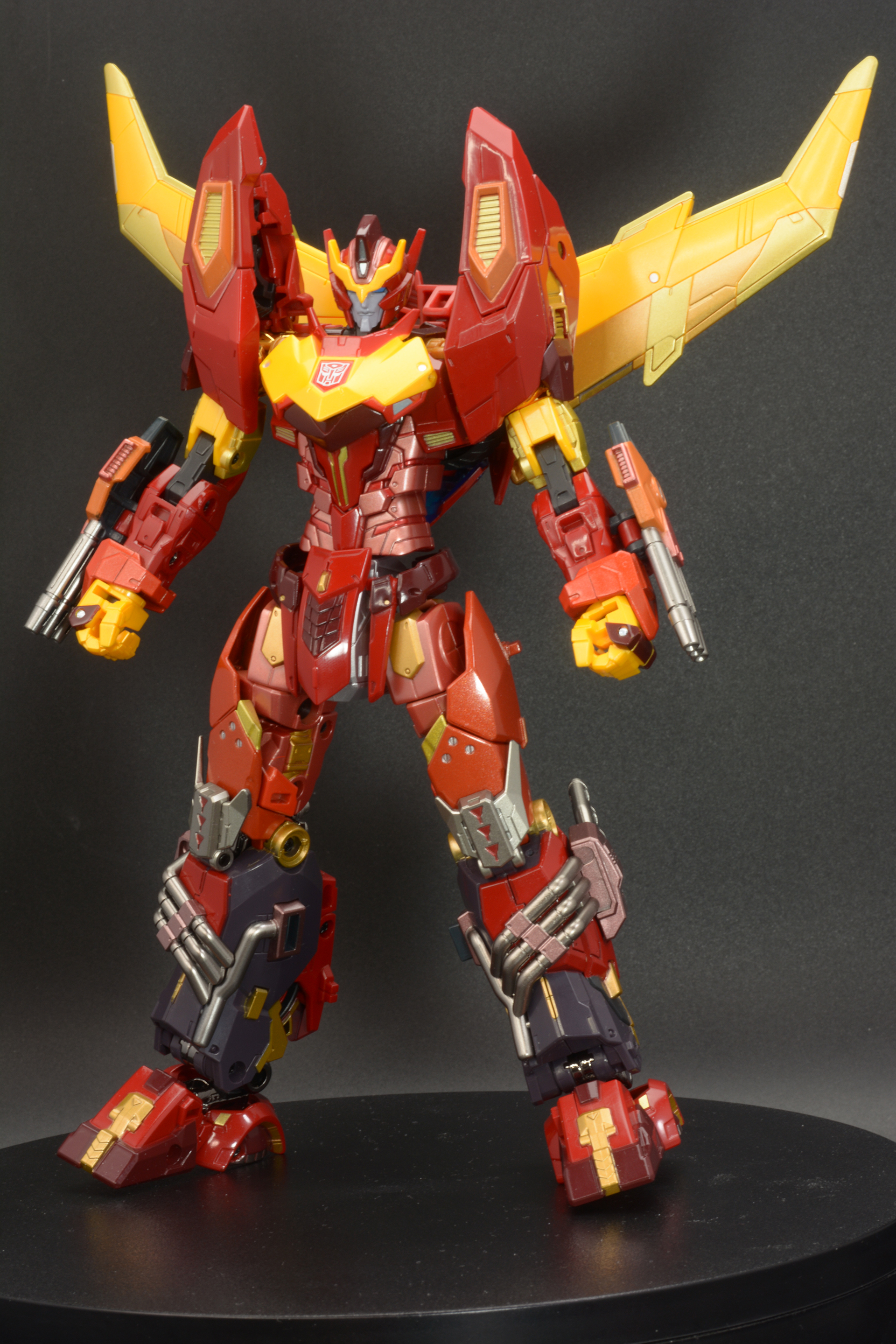 足がすらりと長く、上半身はマッシブ、非常にカッコイイプロポーションだ