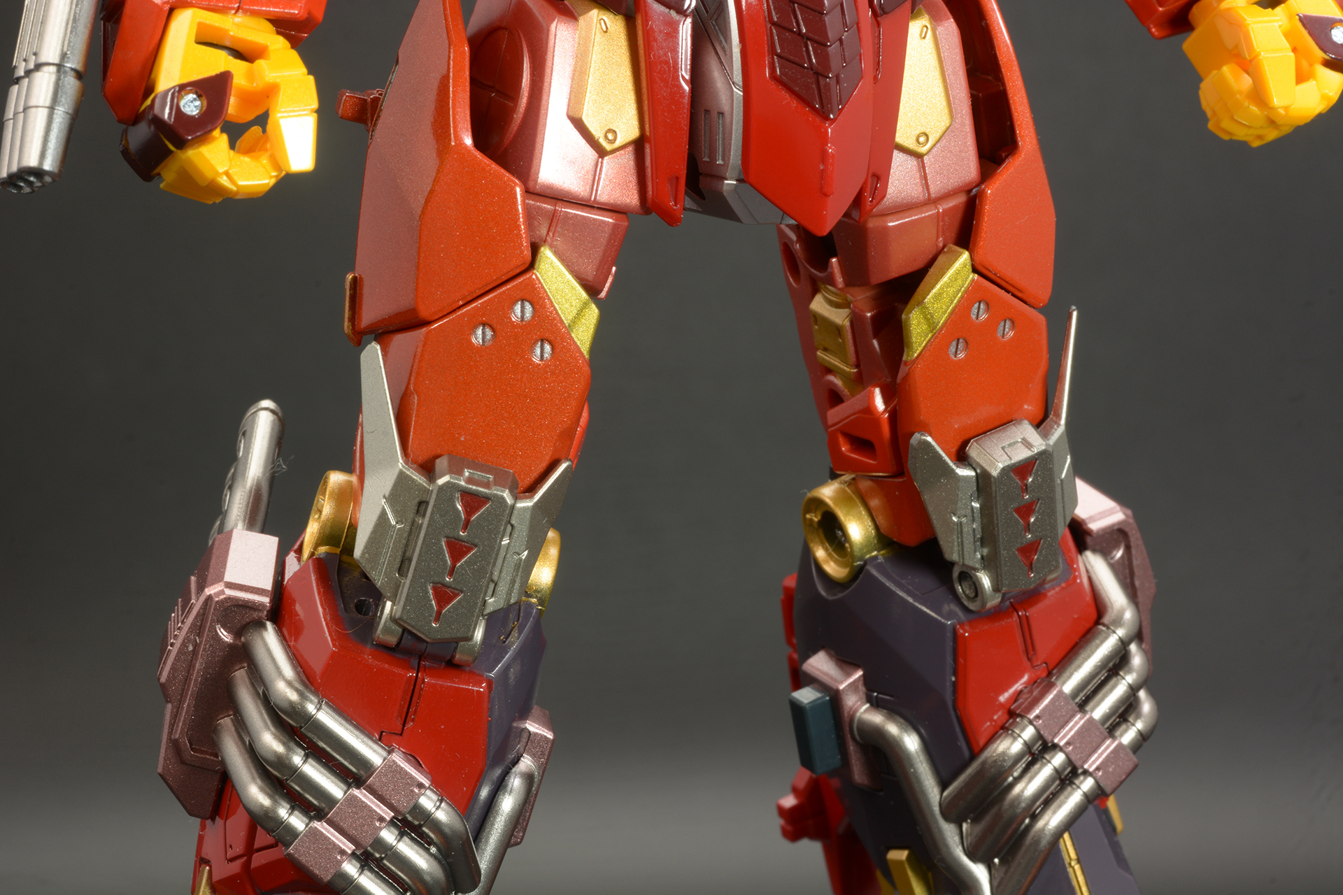 脚部は特にメカニカルな表現が多く情報量がすさまじい