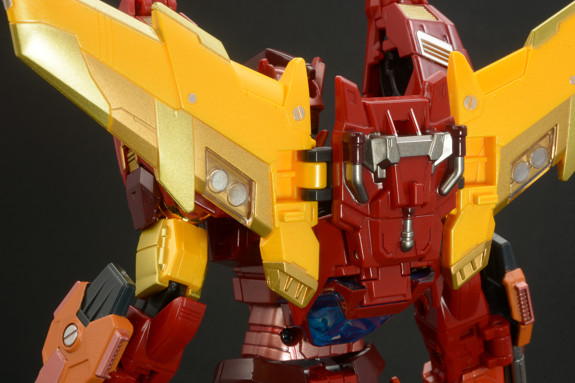 背中もメカニカルなモールドがある