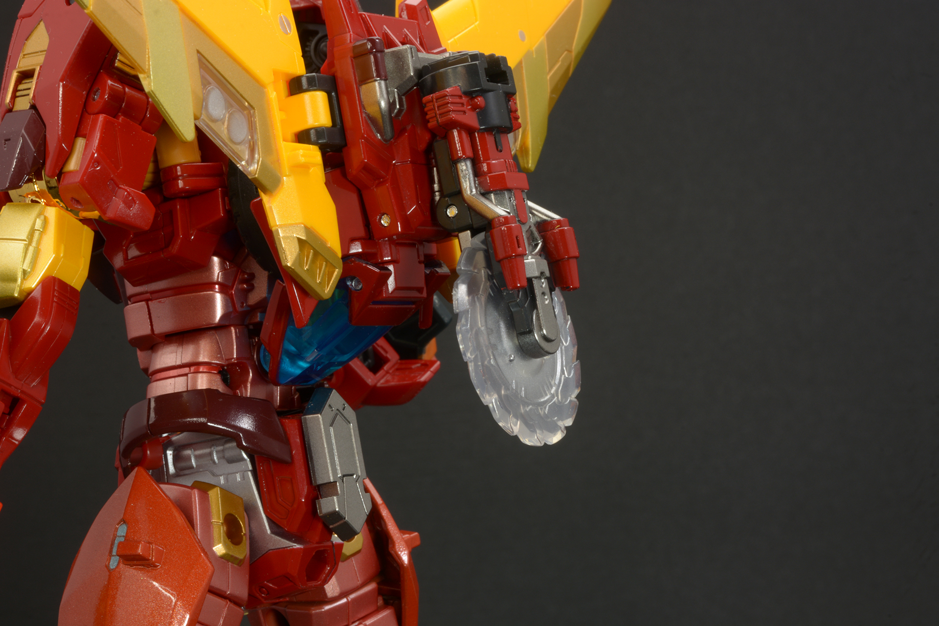 背中にソウブレードとコミュニケーターを装備