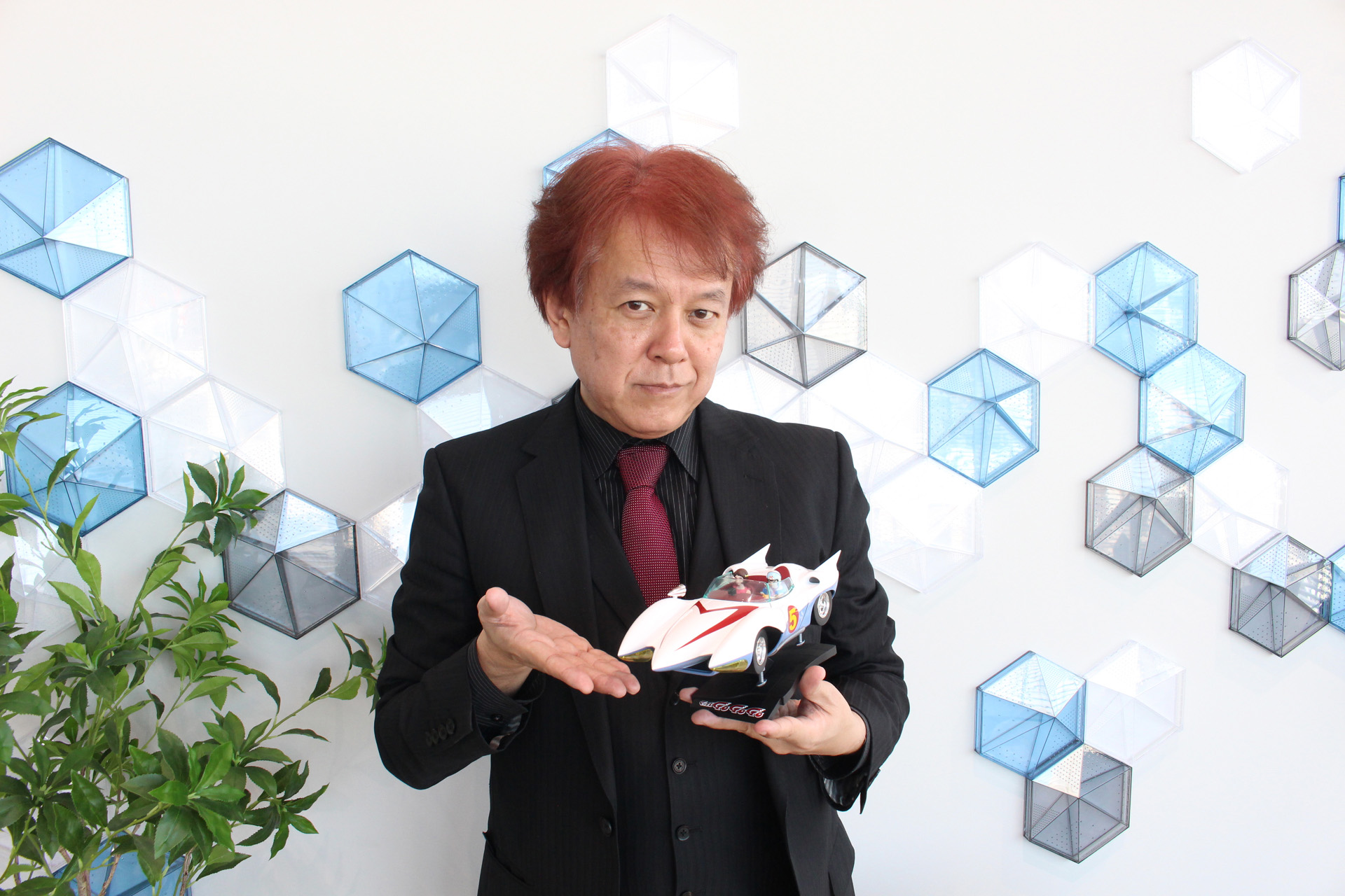 コレクターズ事業部 ロボット企画1チーム シニアアドバイザー 岡崎聖氏。「超合金マッハ号」の企画担当者