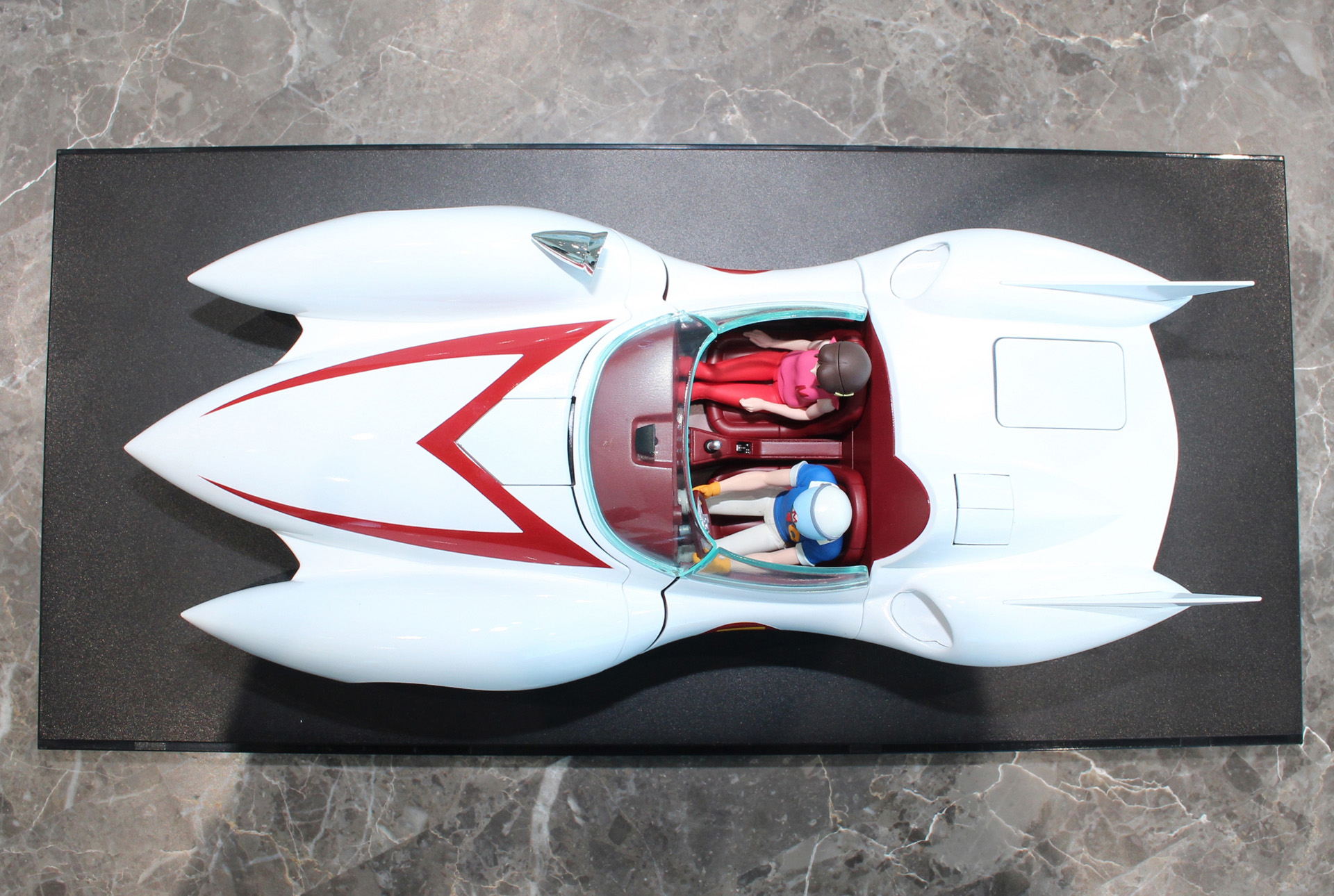 どこから見ても美しいこだわりのフォルムは、手にした人だけが楽しめる特権だ