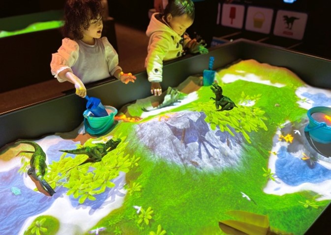 砂の高さに合わせて地形が変化する AR 砂遊び「SAND PARTY!」