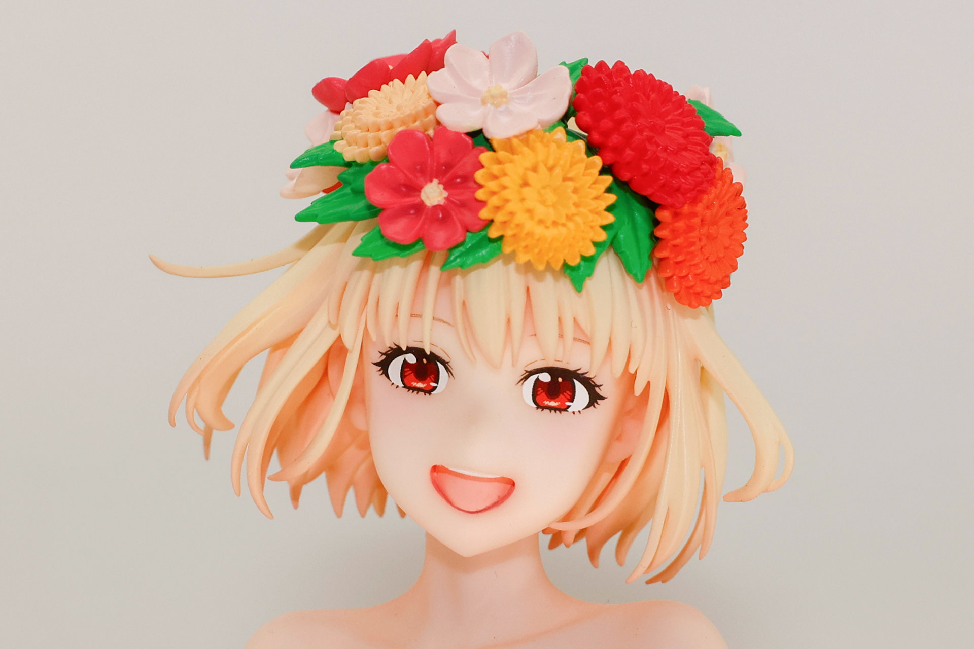 大きく口を開けて微笑む錦木千束