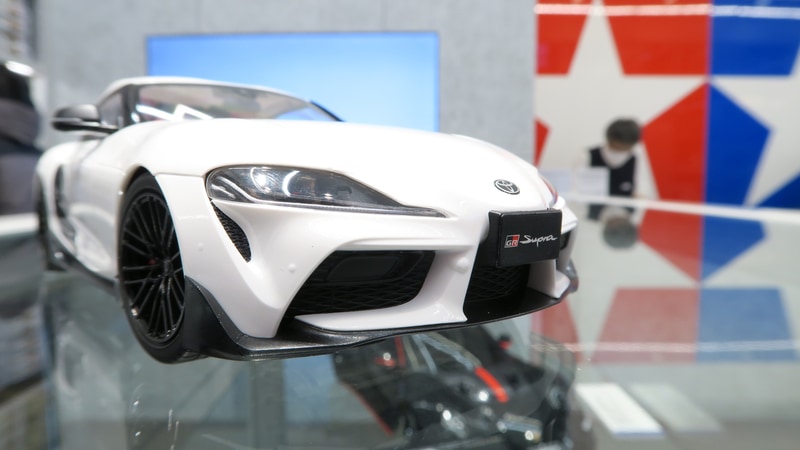 バンパー下部にはGRフロントスポイラーが取り付けられている