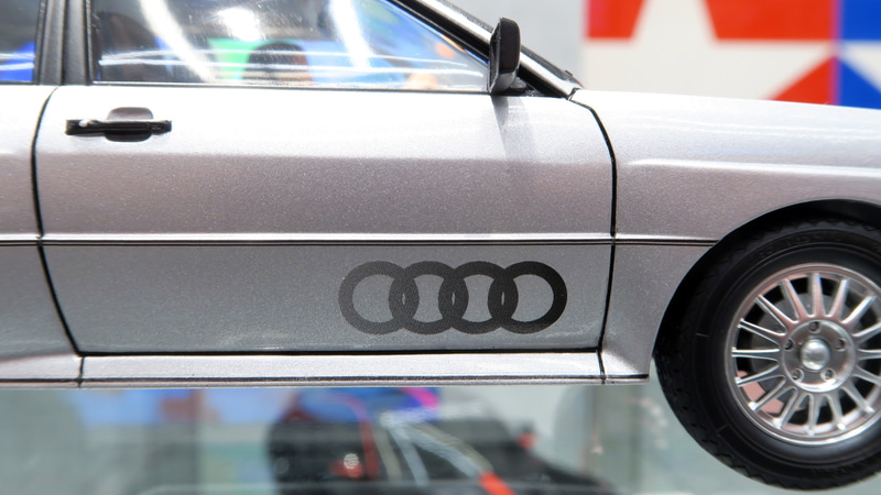 ドアには特徴的なアウディのロゴマーク