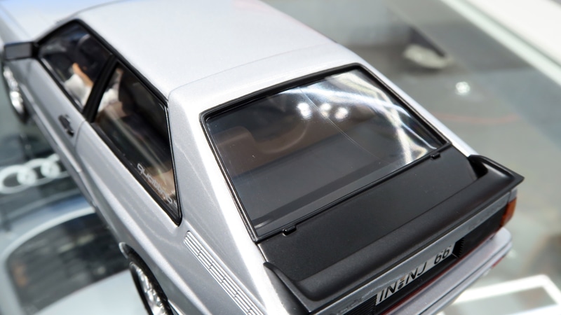 特徴的な大型リアスポイラー