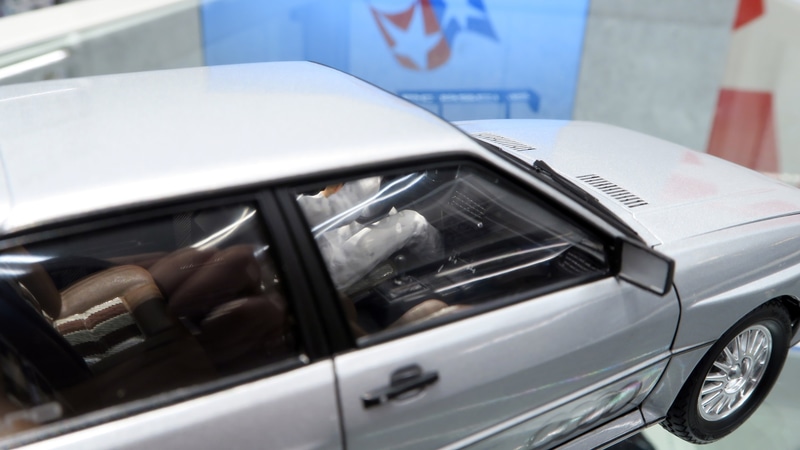 精密に再現された車内インテリア