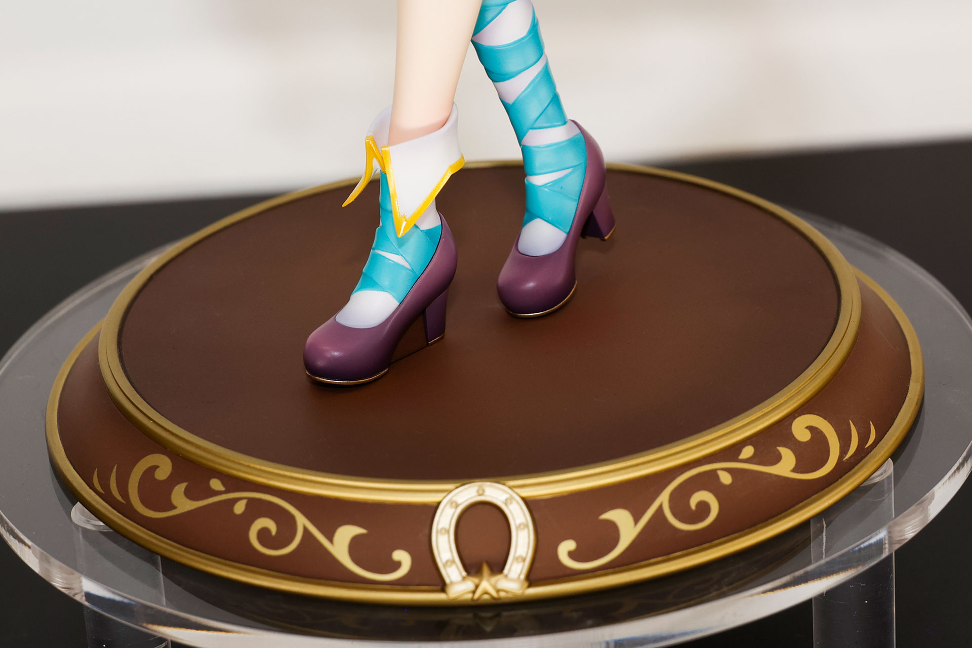 足元も高級感のある仕上がりだ