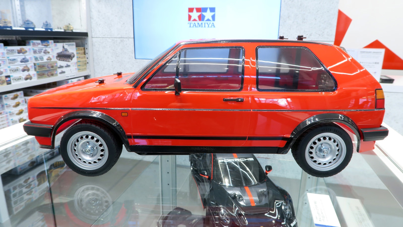 直線を基調とした端正な3ドアハッチバックボディ