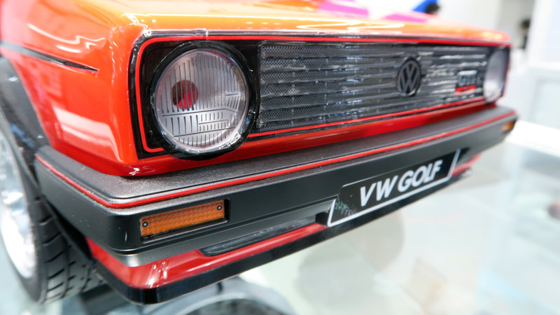 ヘッドライトはLEDライトユニット（別売）を組み込んで点灯させることも可能