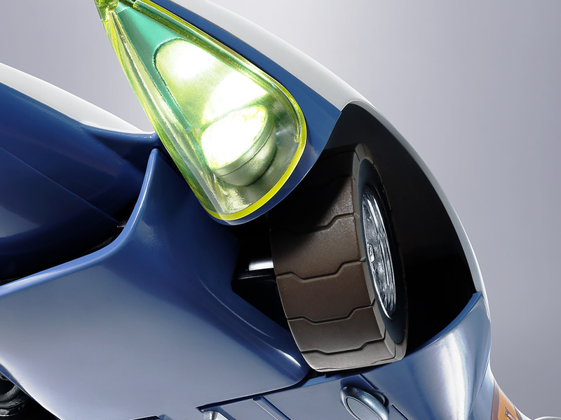 荒地・悪路走行用の「ベルトタイヤ」を履いたホイールに4輪すべてが換装できる