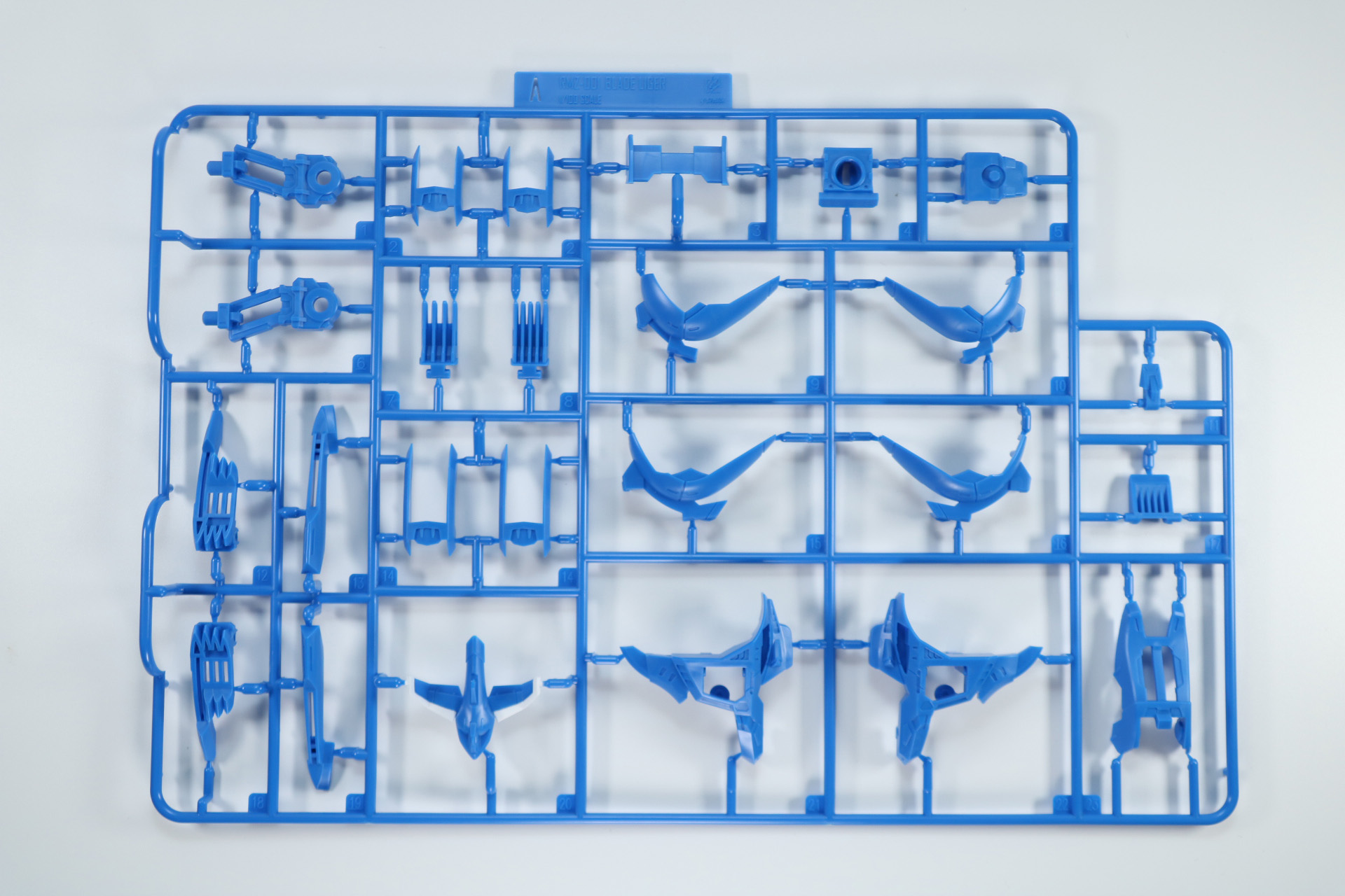 Aランナー。彩色済みの3Dデュアルセンサーパーツが封入されている