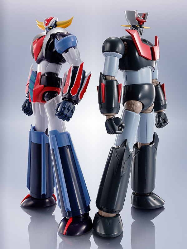 「マジンガーX」は「グレンダイザー」と同じ30m級のスーパーロボット。別売りの「ROBOT魂 ＜SIDE SUPER＞ グレンダイザー From GRENDIZER U」と並べて飾れる