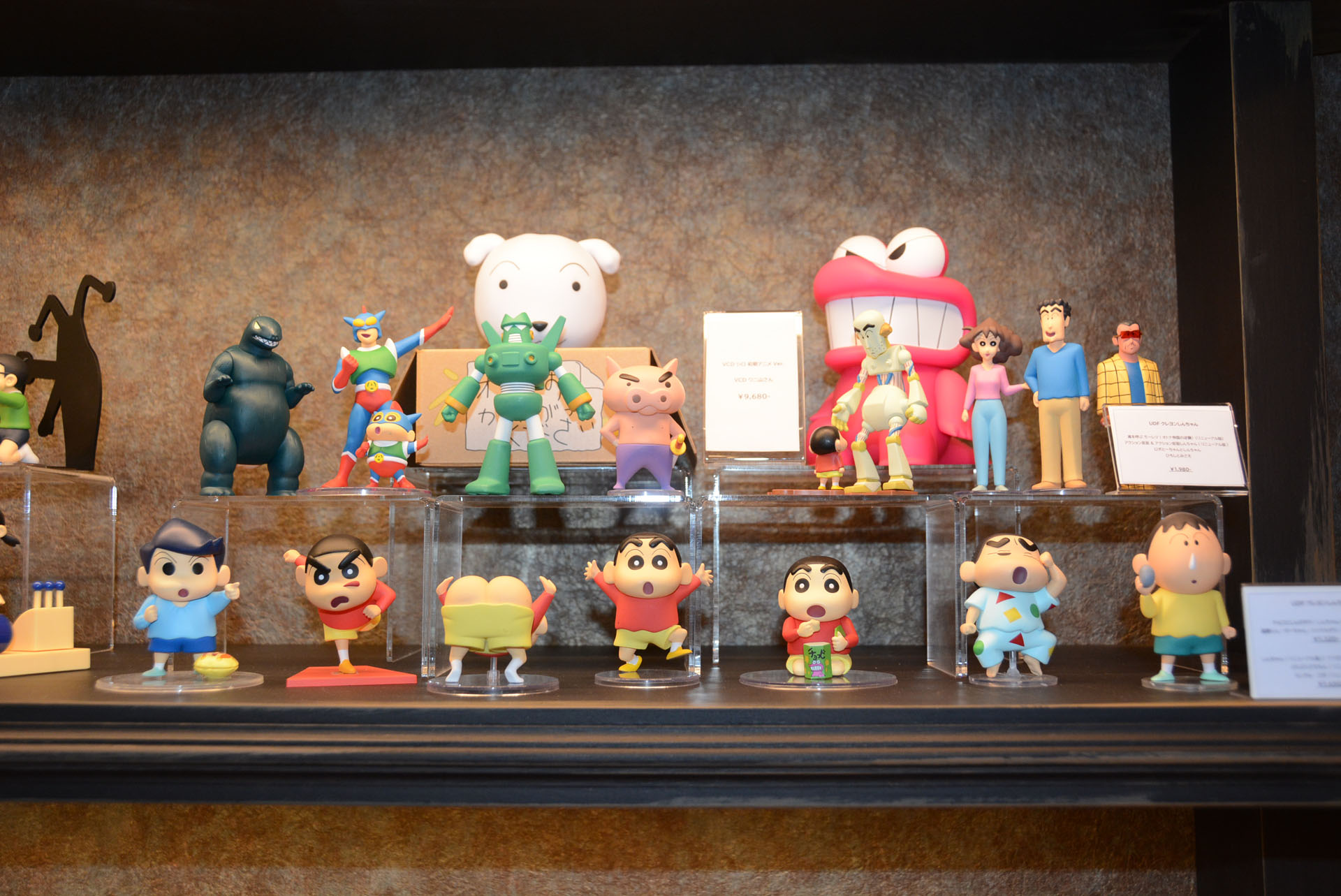 「ドラえもん」、「クレヨンしんちゃん」などのフィギュアも、アニメからそのまま出てきたような見事な造型だ