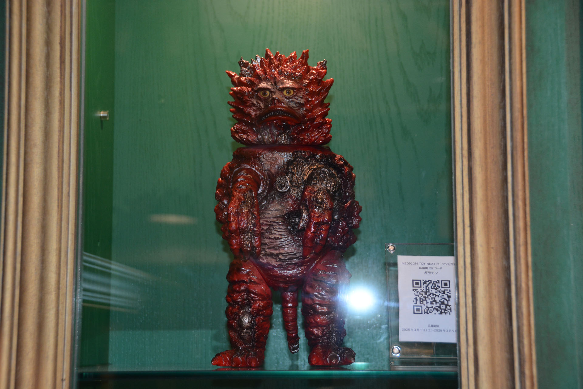 QRコードで予約したり、抽選販売に参加できるオープン記念商品