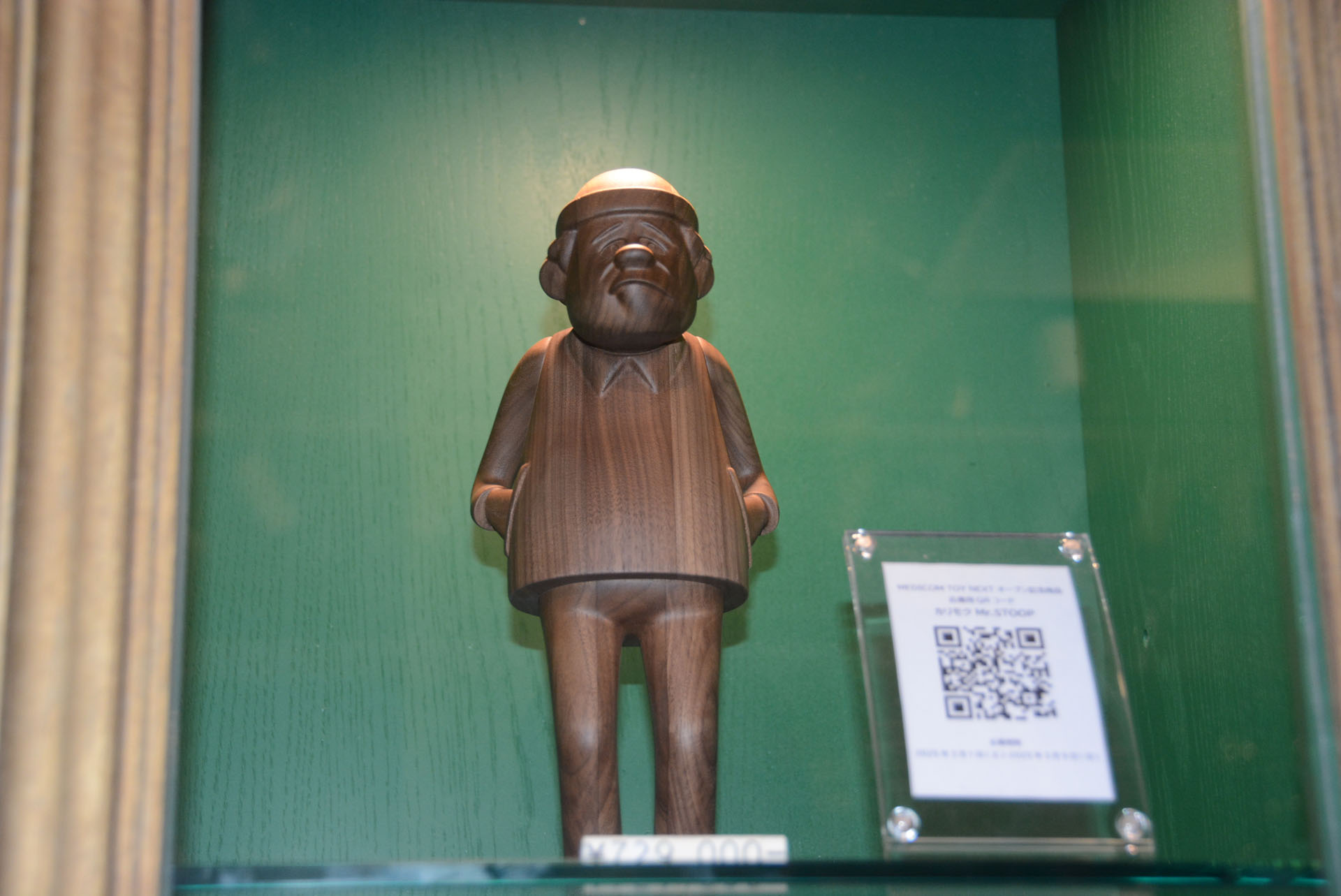 QRコードで予約したり、抽選販売に参加できるオープン記念商品