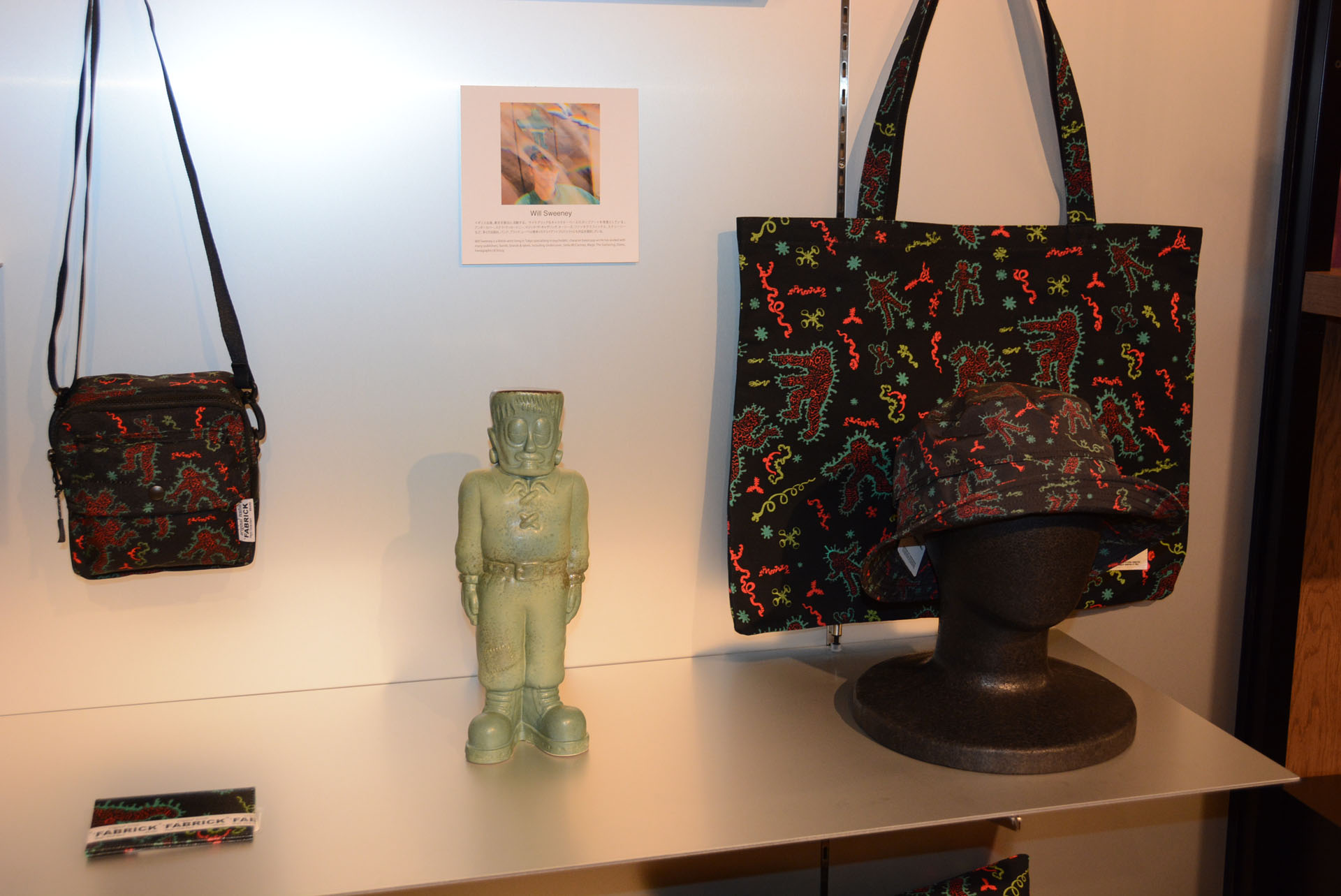 アーティスティックなグッズも販売