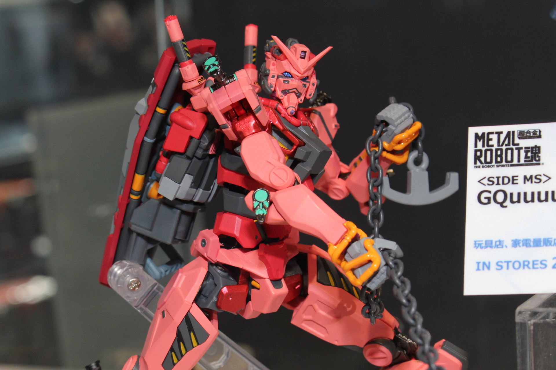 赤いガンダムのパーソナルカラーは、主にメタリックレッドとマットなピンクで表現