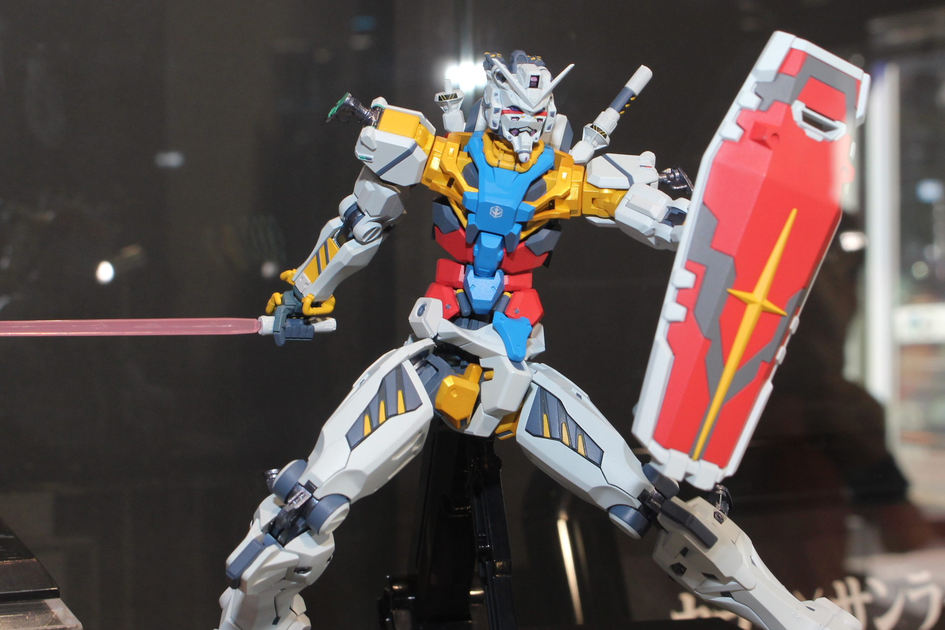 こちらは白いガンダム。複雑なデザインを見事に立体化