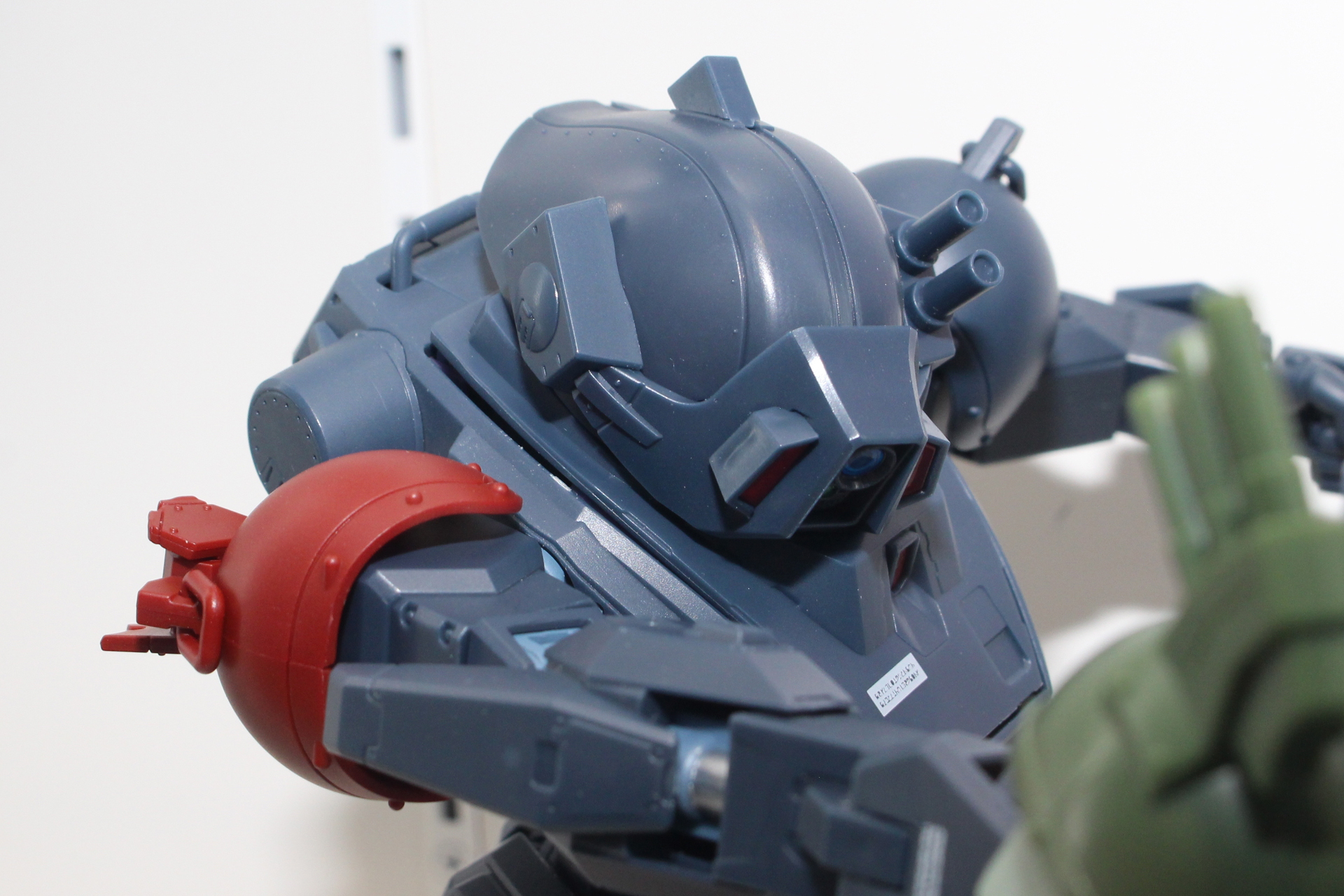 特徴的なレンズや頭部形状も設定通りに再現