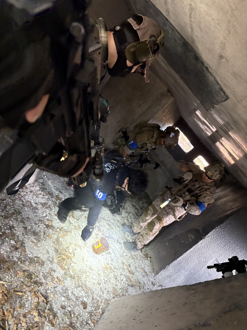 目標地点には爆竹入りのオブジェクトが設置。着火させ、爆発させると制圧となる