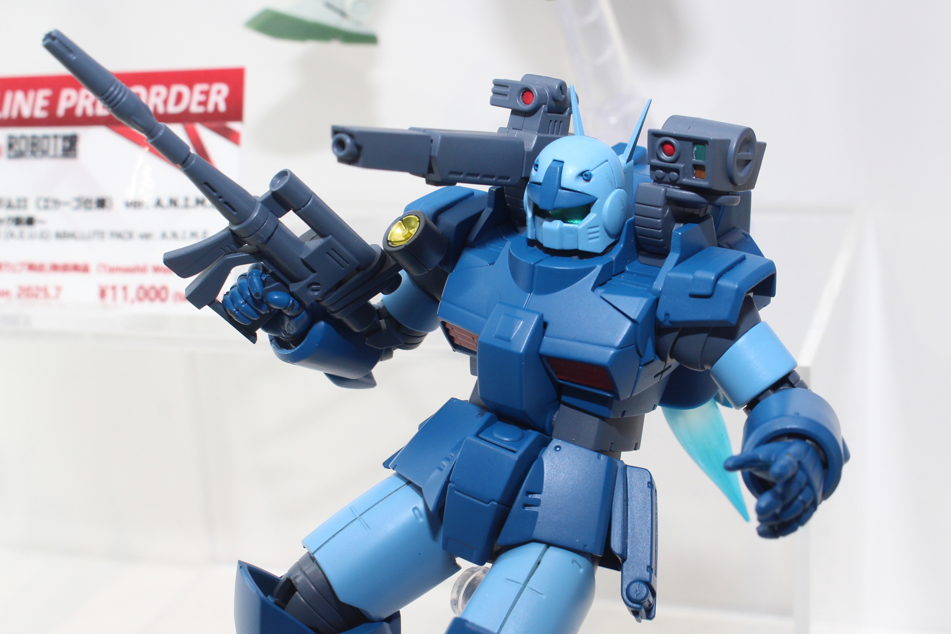 ガンキャノン重装型。写真はビーム・キャノンと精密照準ユニットを装備した様子