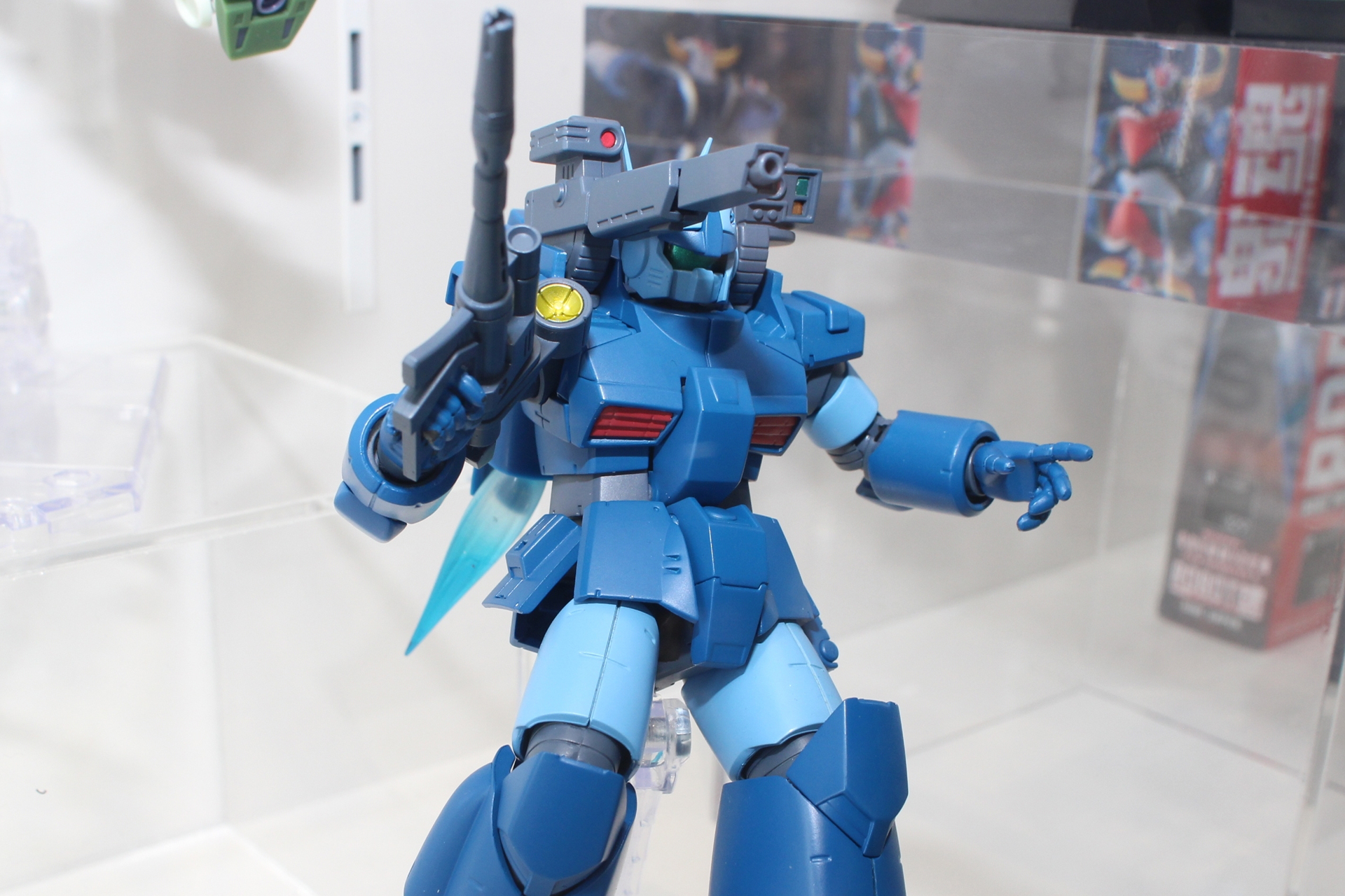 装備変更用のキャノン砲パーツの他、エフェクトパーツ一式も付属する