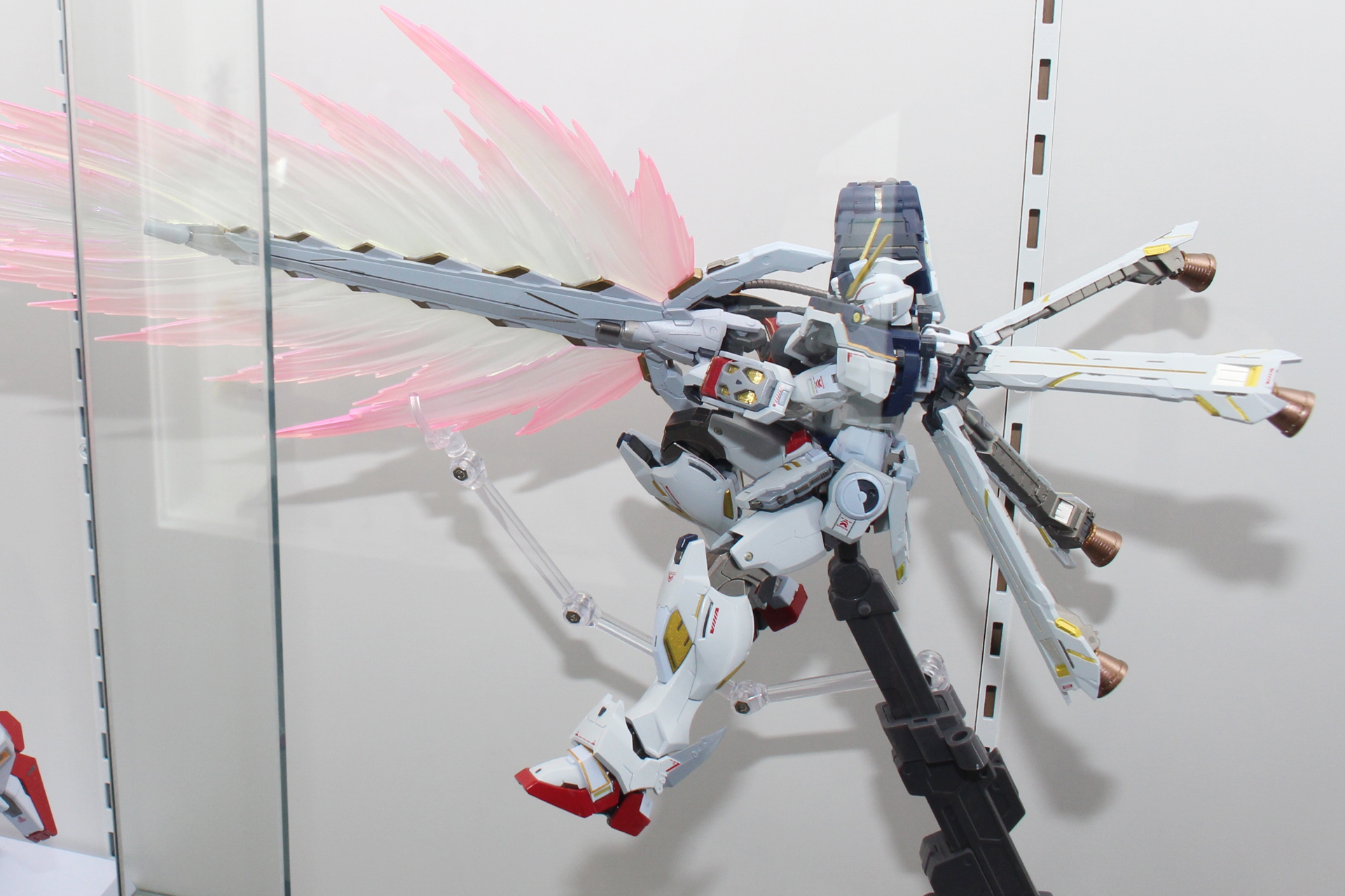 ハイ・ビーム・ブラスターは斬撃時の装備形態にも対応している